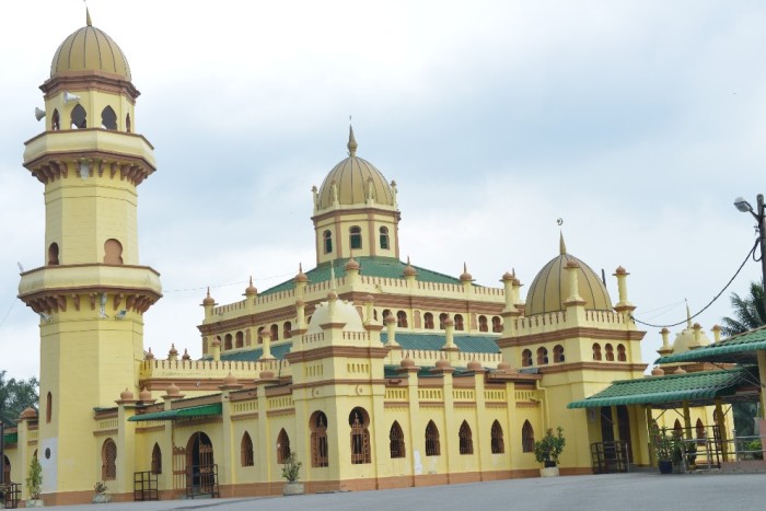 Masjid Sultan Alaeddin-992x662