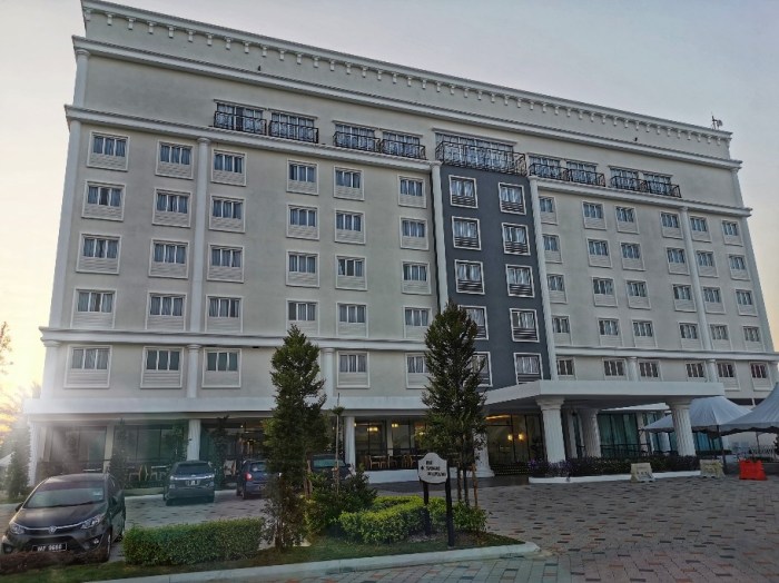 PicsArt_07-28-05.13.41-912x683