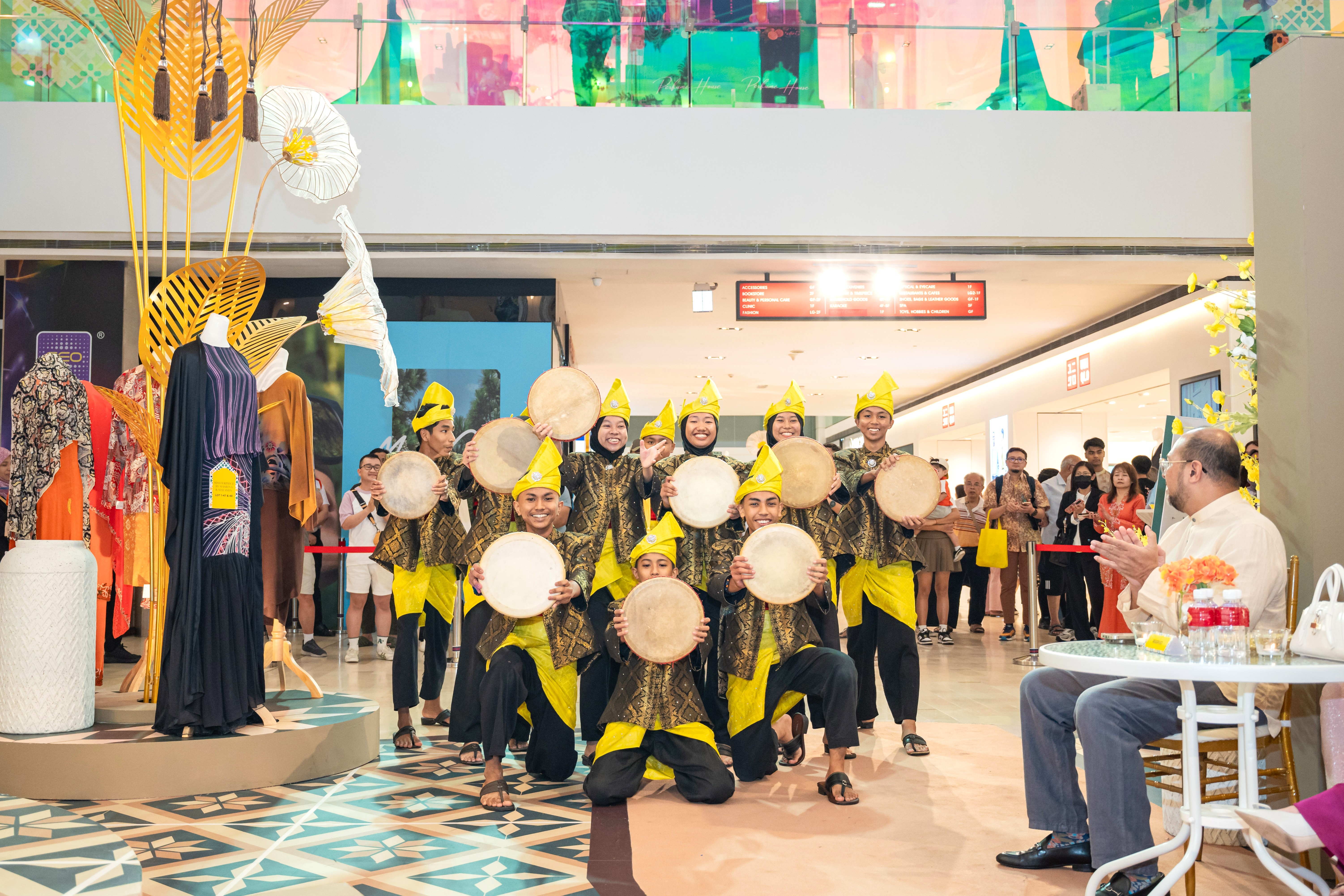 Raya 2025 – BERGAYA RAYA AT FAHRENHEIT88 | Live Life Lah.......